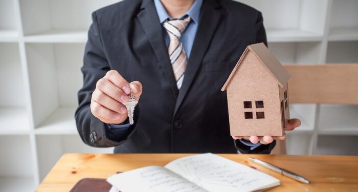 What Is A Real Estate Broker? How Do I Become A Real Estate Broker?